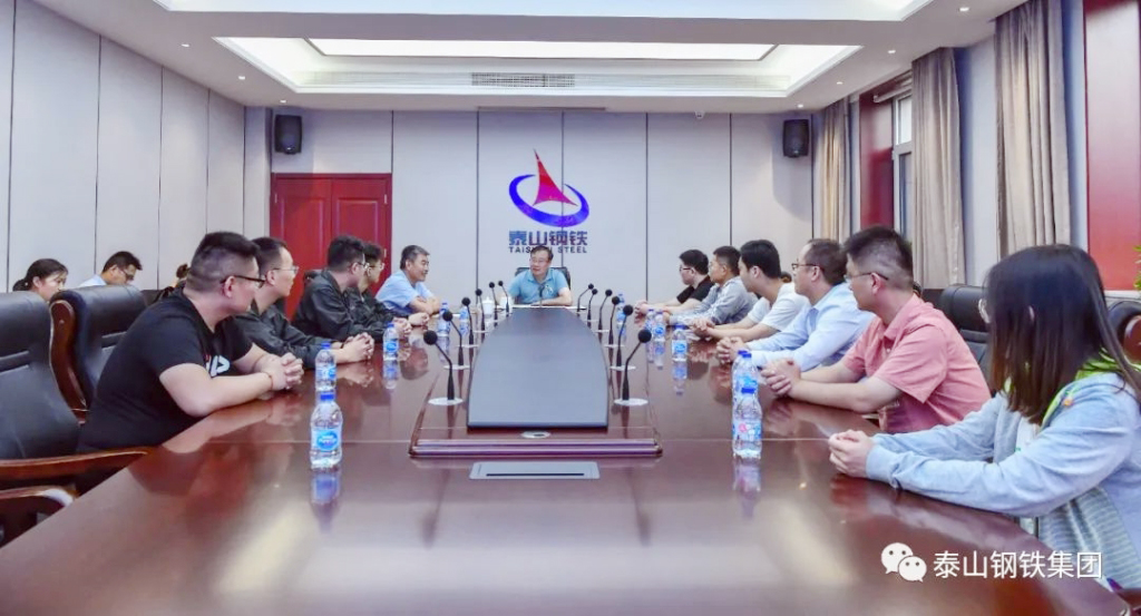 泰山钢铁集团党委书记、董事长王永胜勉励新入厂职工代表：立足本职、不断学习、全面提升