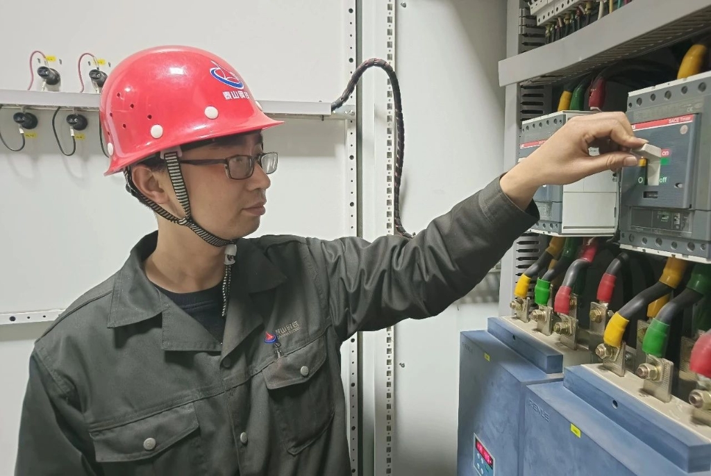 【先锋力量】轧线“守护者”